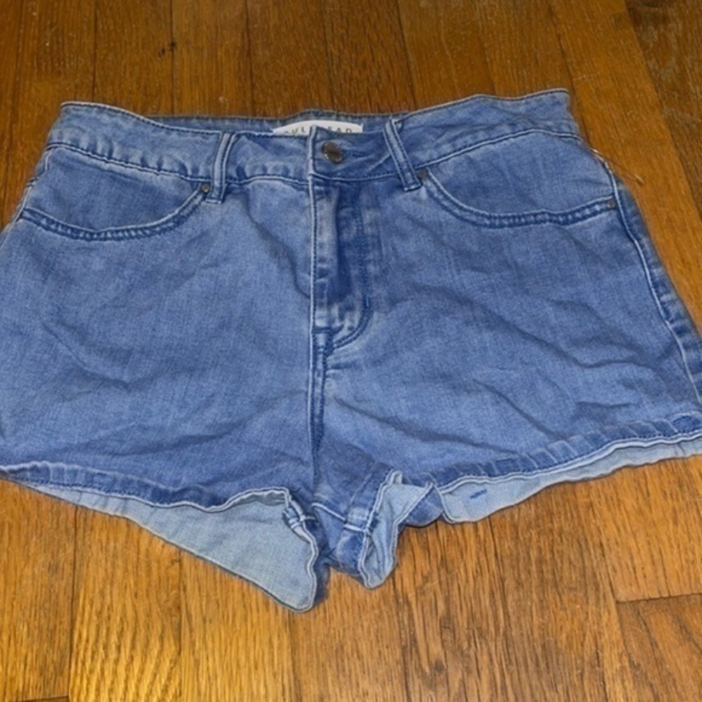 Bullhead Jean shorts size 28